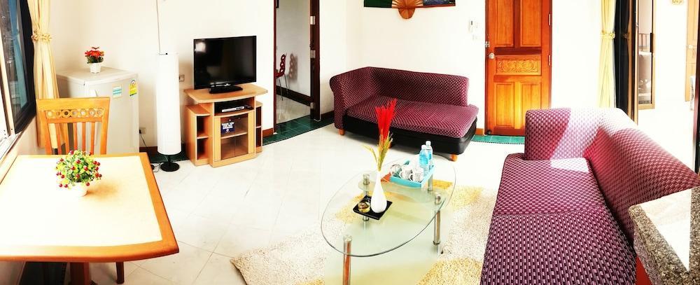 Sea Front Home Hotel - Patong Beach Exterior photo