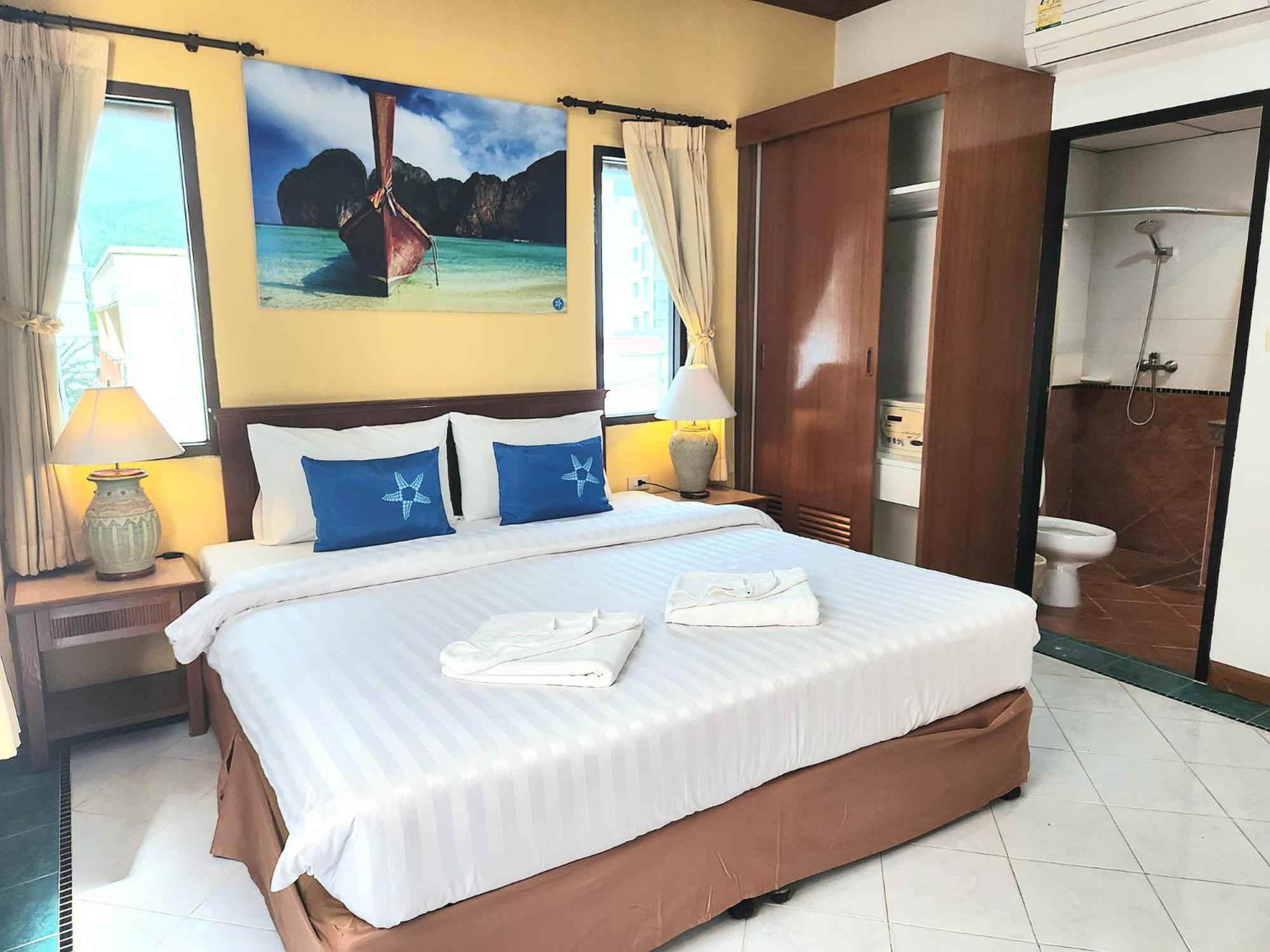 Sea Front Home Hotel - Patong Beach Exterior photo