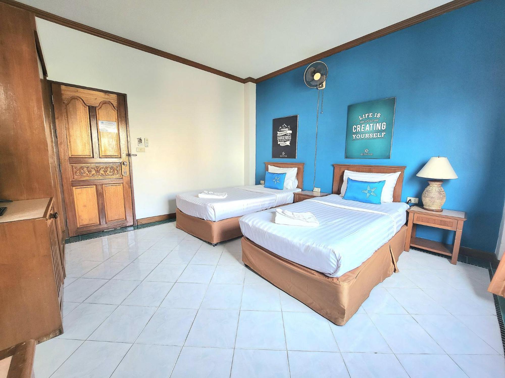 Sea Front Home Hotel - Patong Beach Exterior photo