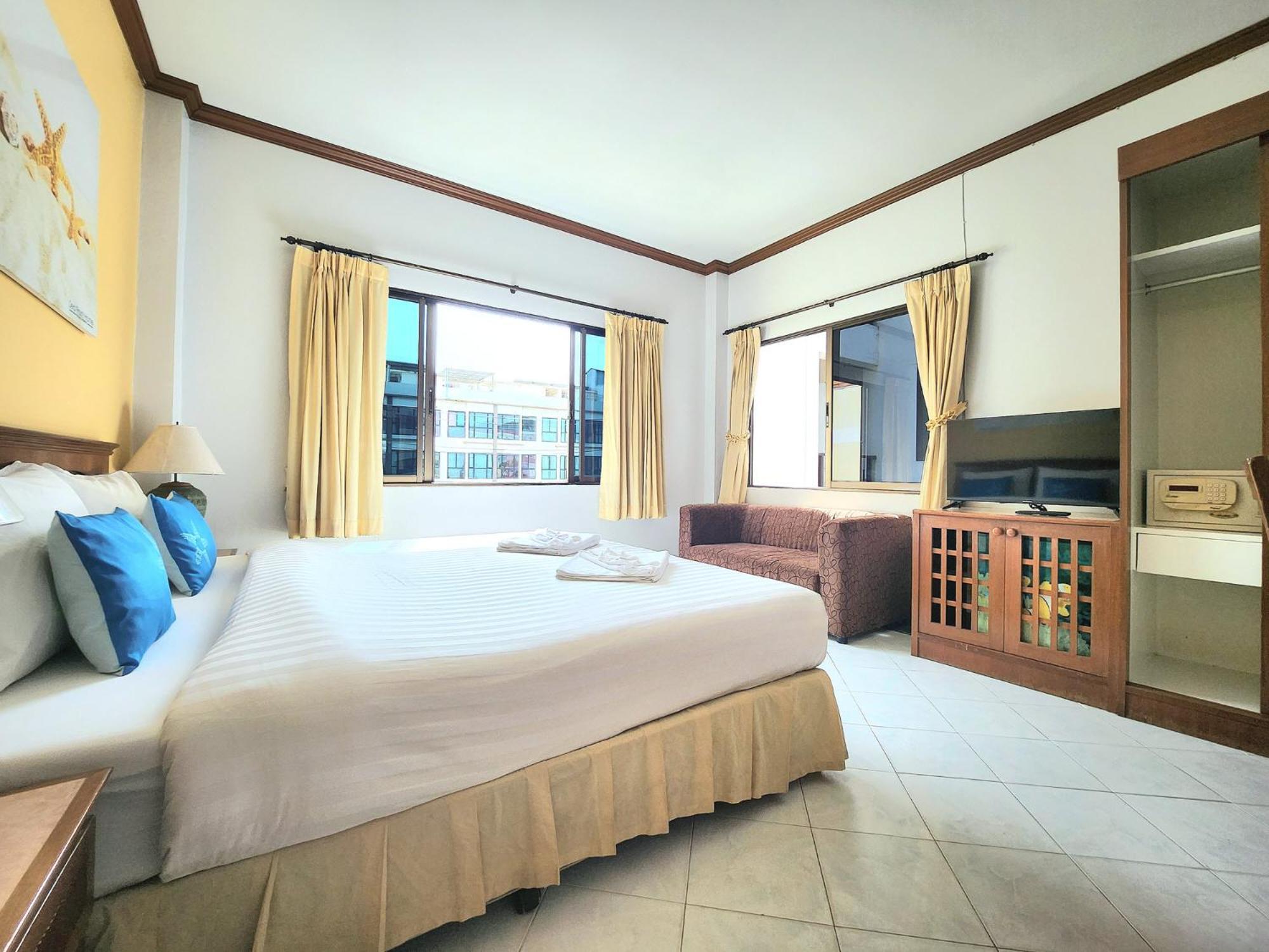 Sea Front Home Hotel - Patong Beach Exterior photo