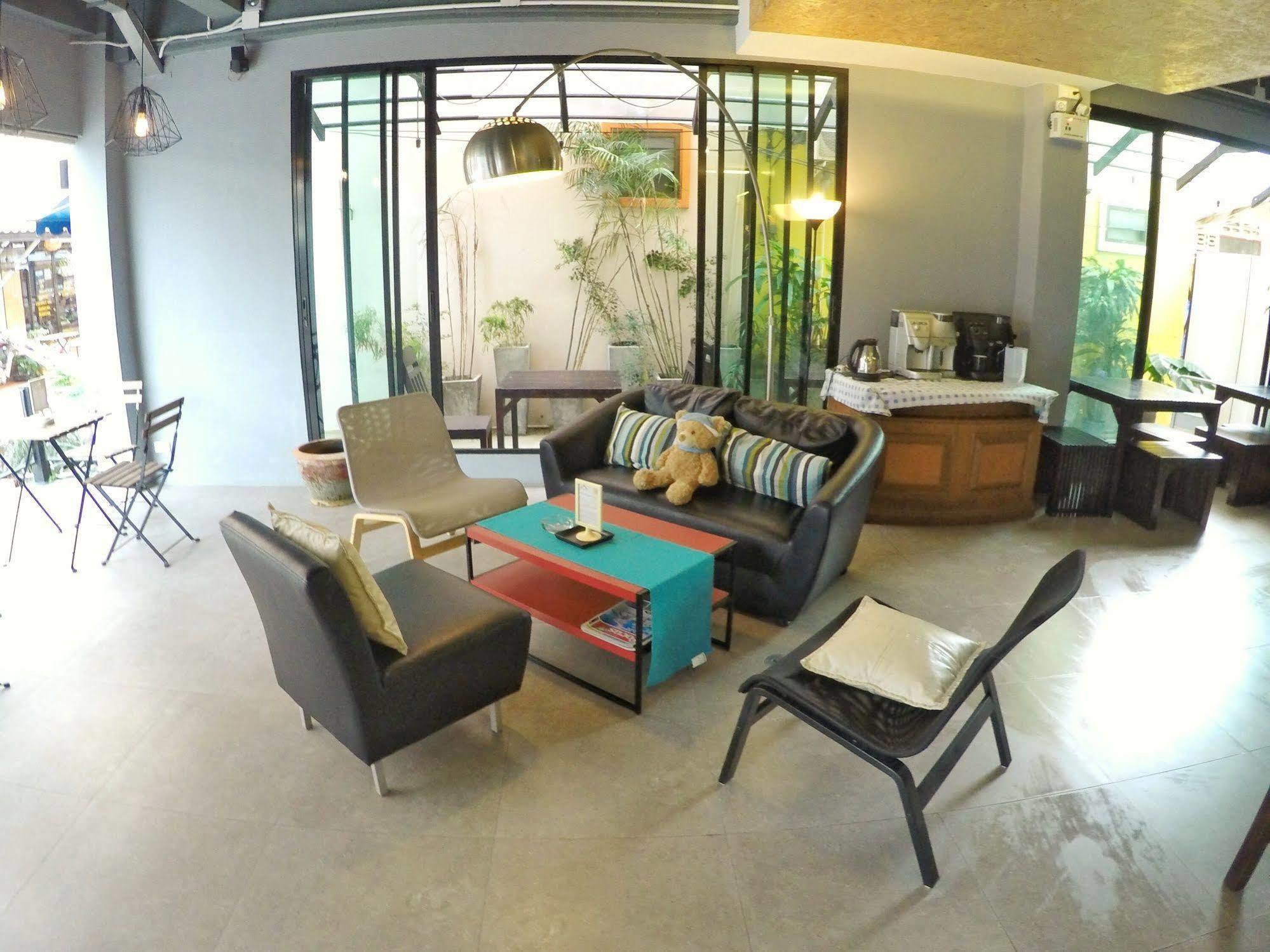 Sea Front Home Hotel - Patong Beach Exterior photo