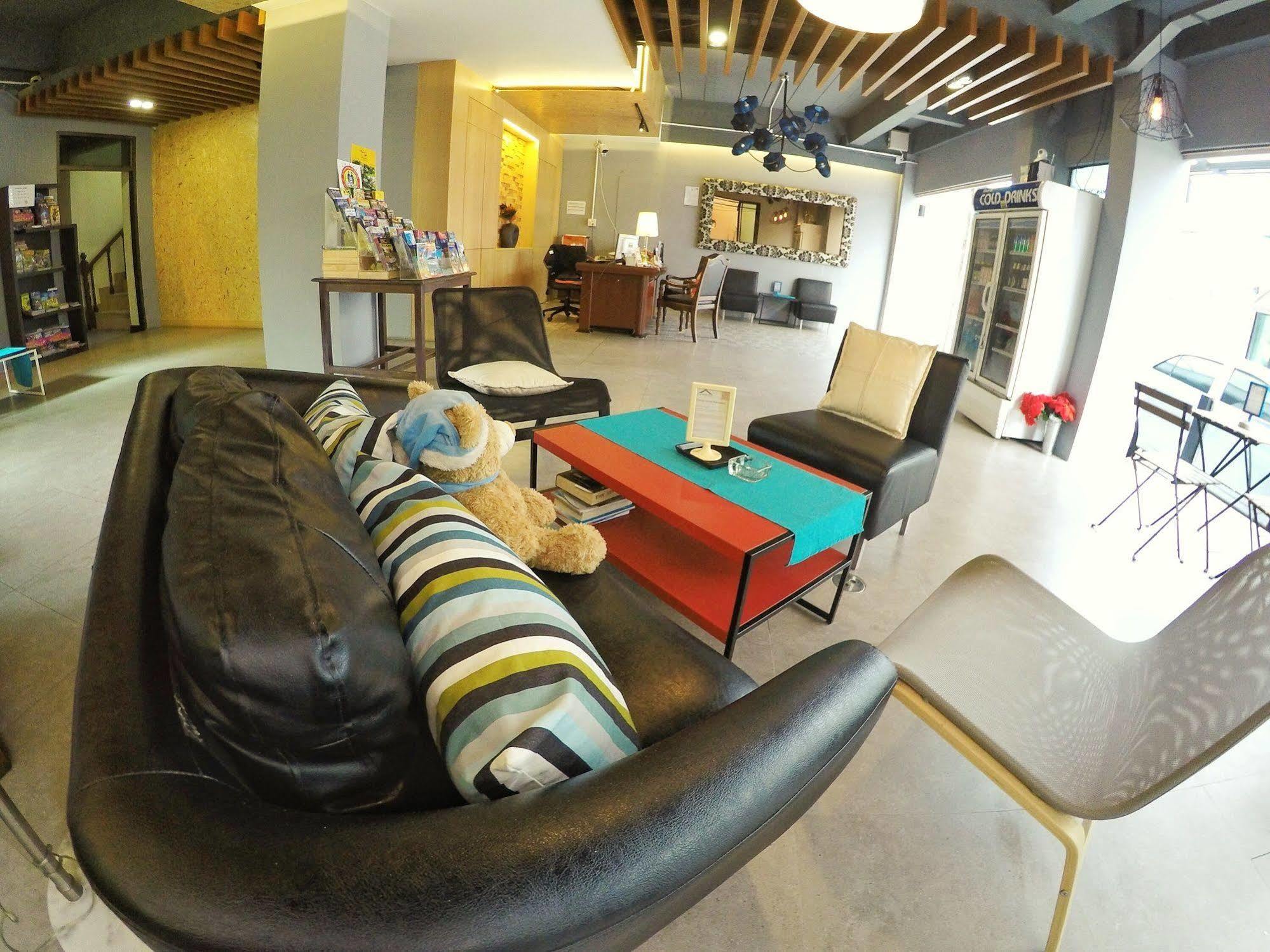 Sea Front Home Hotel - Patong Beach Exterior photo