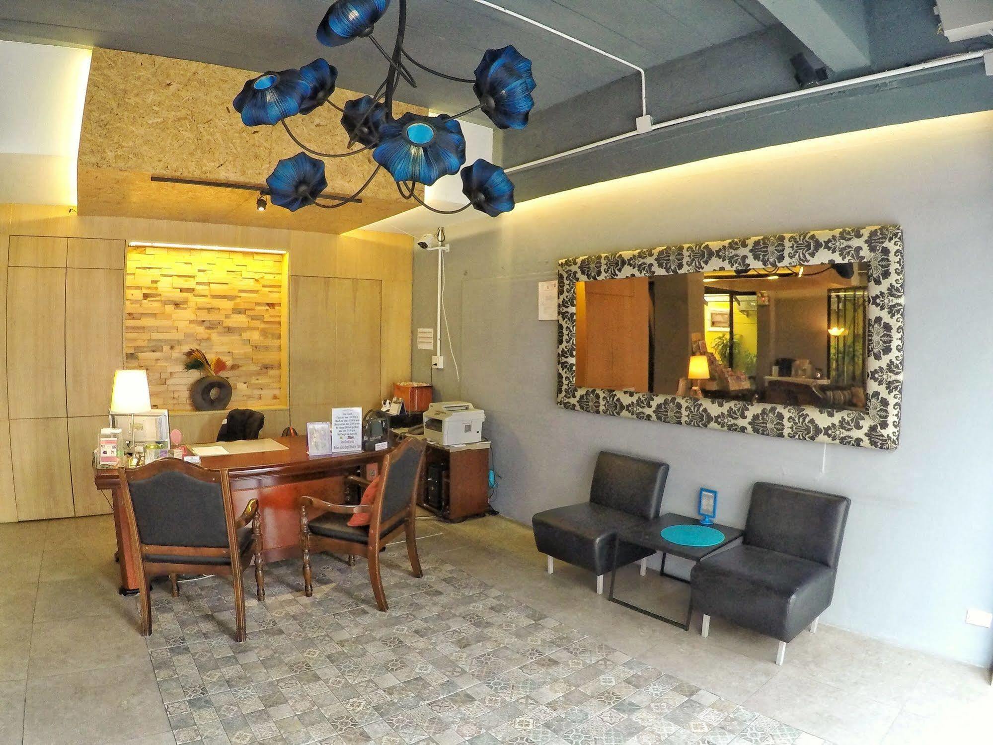 Sea Front Home Hotel - Patong Beach Exterior photo