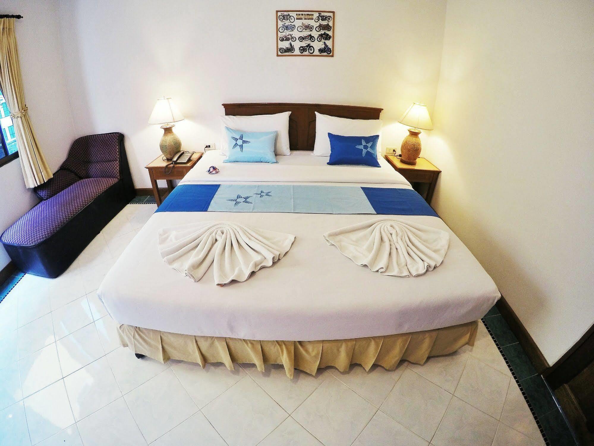 Sea Front Home Hotel - Patong Beach Exterior photo
